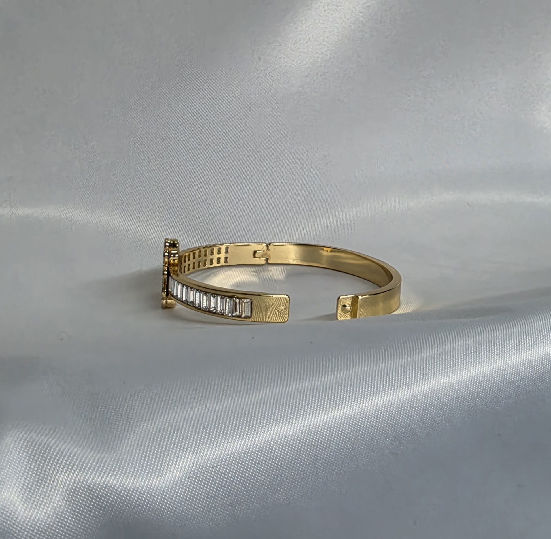 Cutout Daisy Gold Kada — view 1